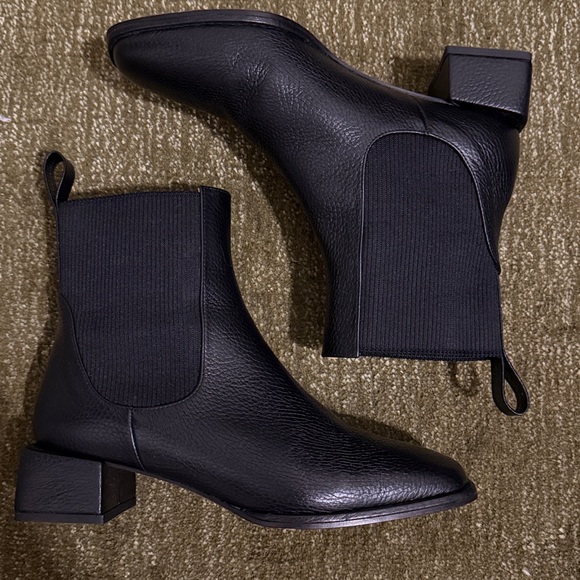 LoQ Ottavia Black Leather Chelsea Boot - Picture 2 of 9